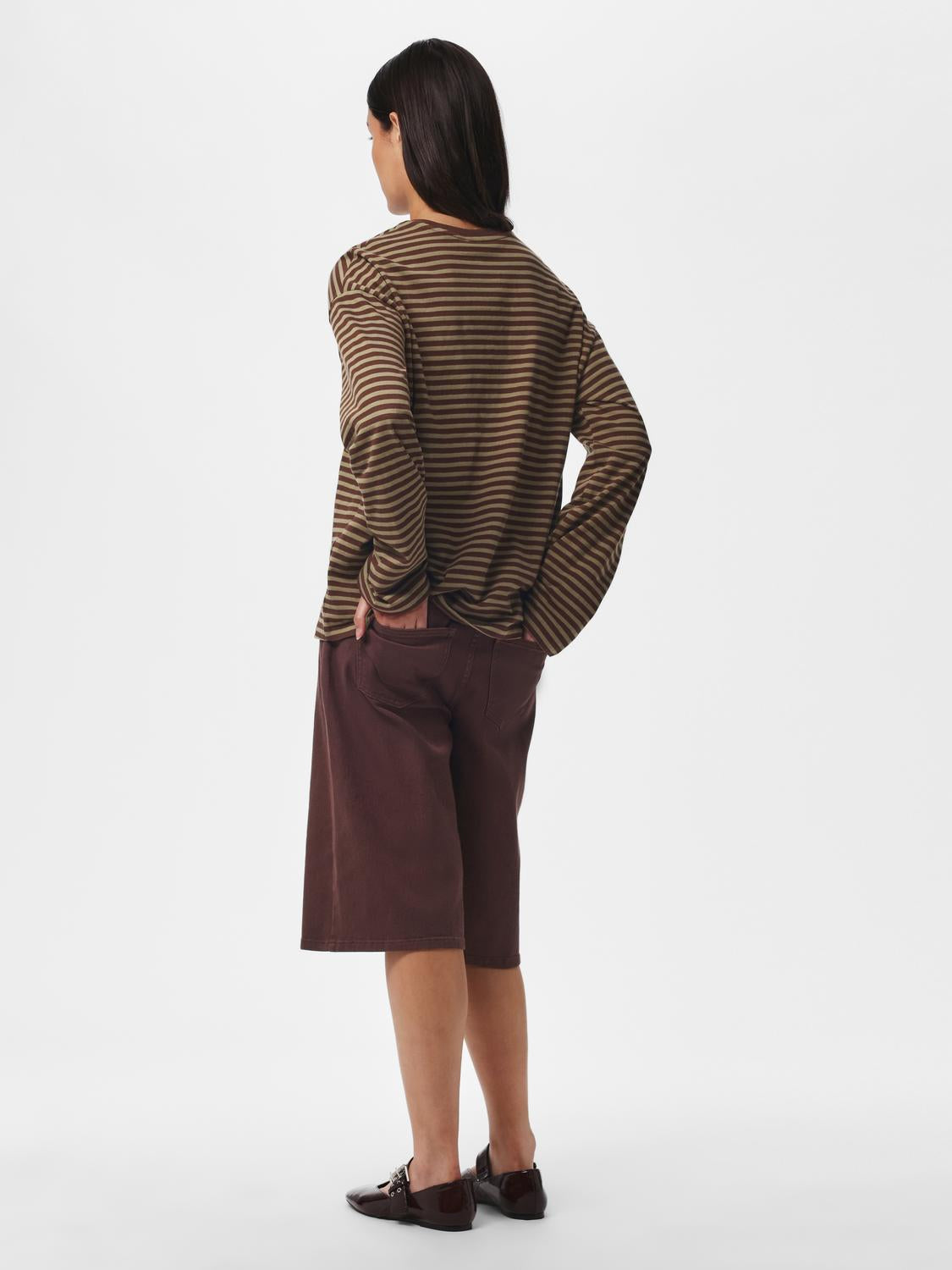 model_shot-back